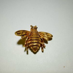 Bumblebee brooch